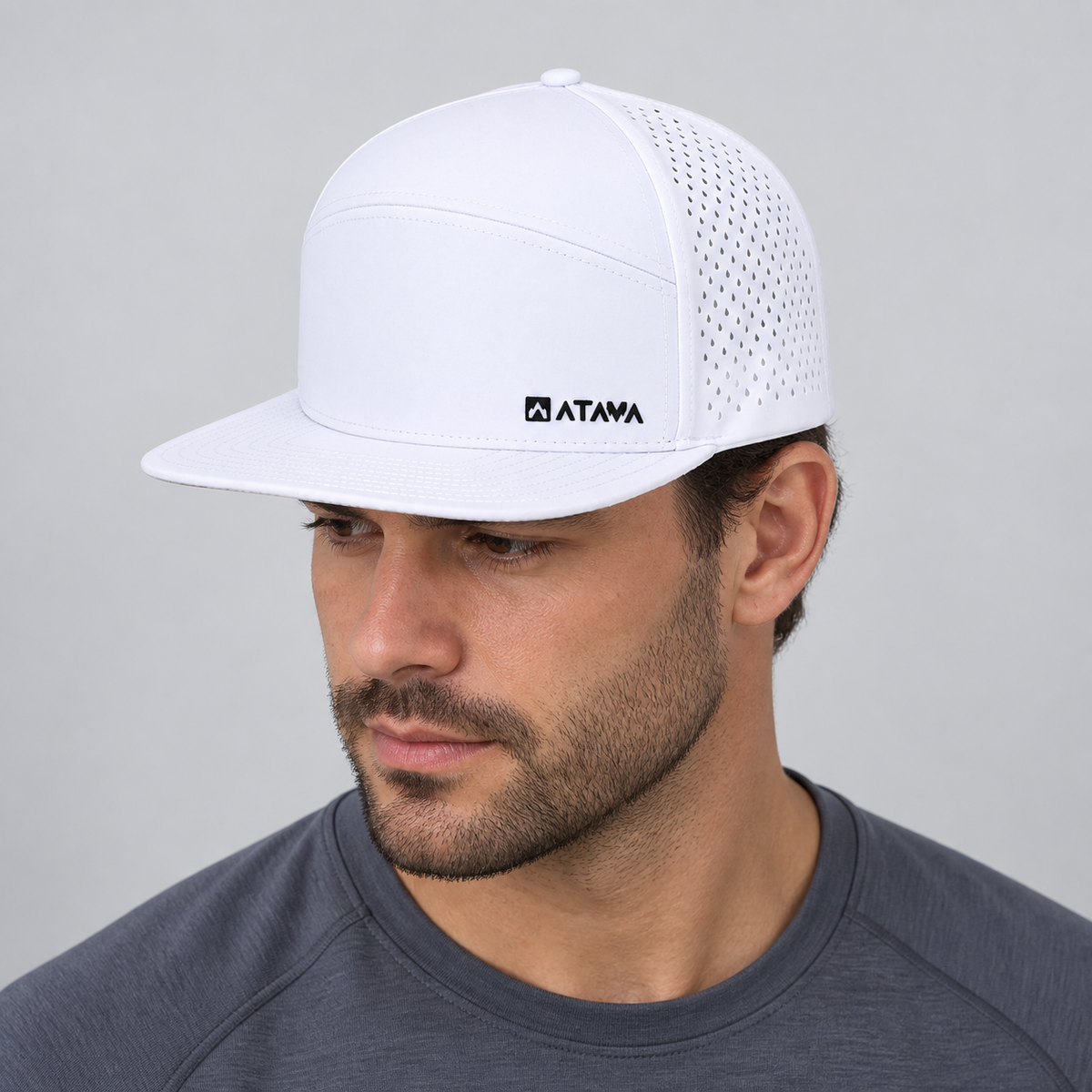 Man wearing a white Atama Riviera performance hat with gel logo